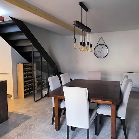 Holiday home Atypique Grange Renovee En Podensac
